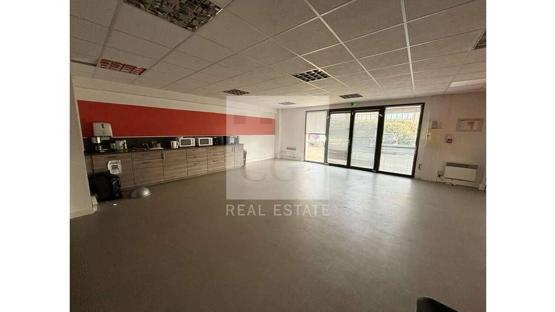 Bureaux en bon état et climatisés à louer à Bron 