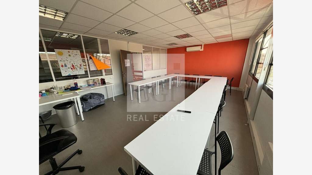Bureaux en bon état et climatisés à louer à Bron 