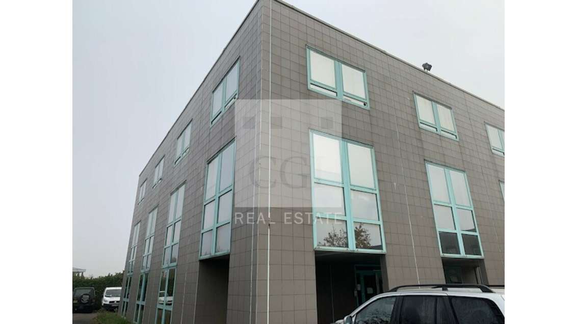 Bureaux PMR aménagés climatisés à louer à Bron 