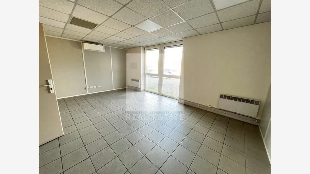 Bureaux PMR aménagés climatisés à louer à Bron 