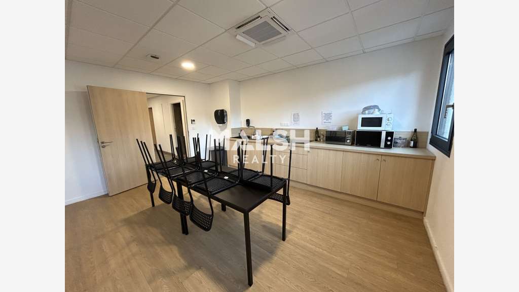 Bureaux à louer 167m² RDC à Bron