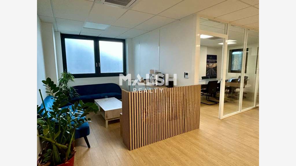 Bureaux à louer 167m² RDC à Bron