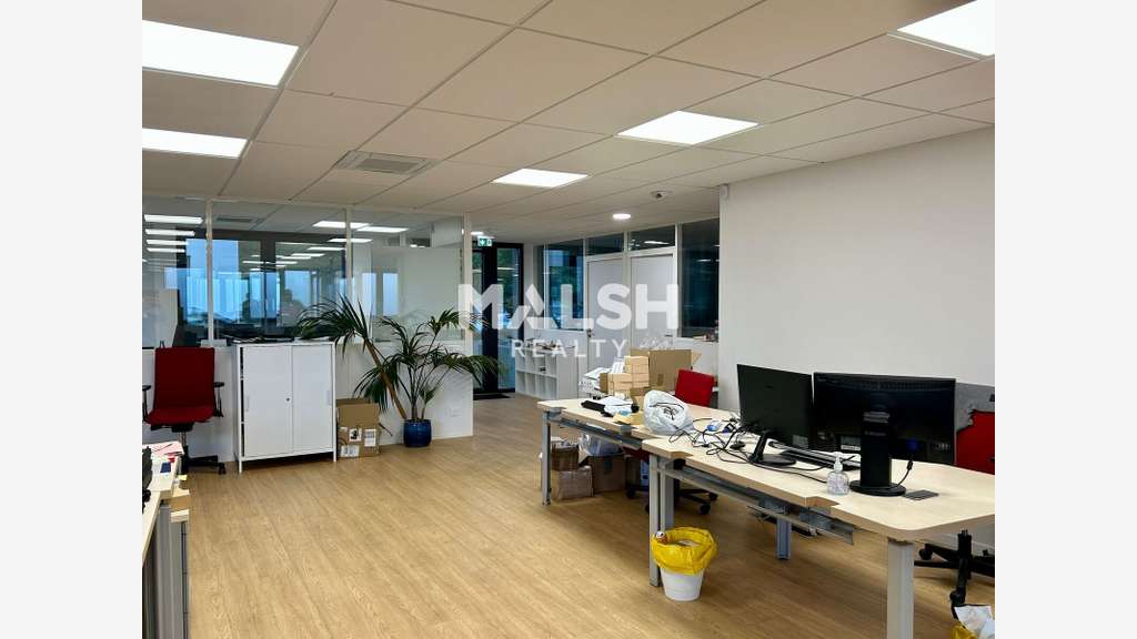 Bureaux à louer 167m² RDC à Bron