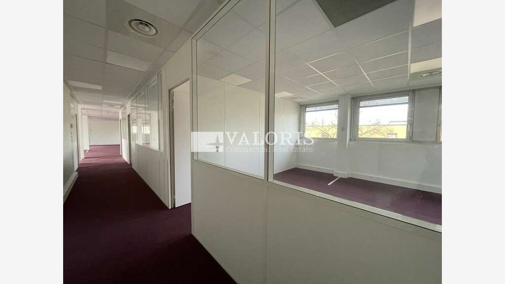 Bureaux divisibles de 500m² à louer à Bron