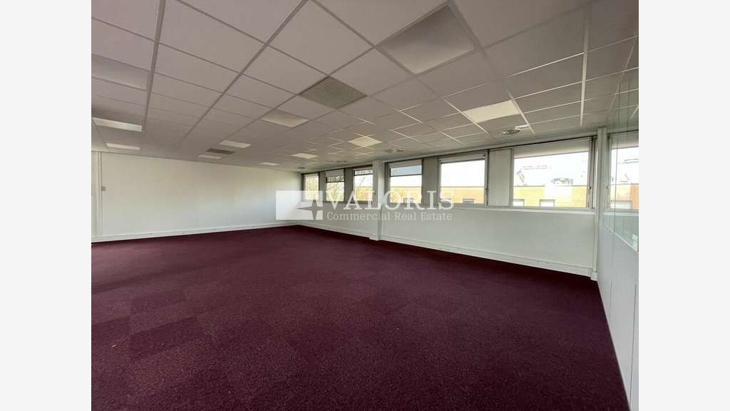 Bureaux divisibles de 500m² à louer à Bron