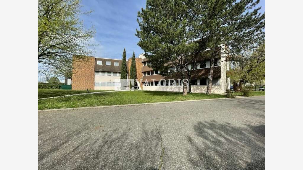 Bureaux divisibles de 500m² à louer à Bron