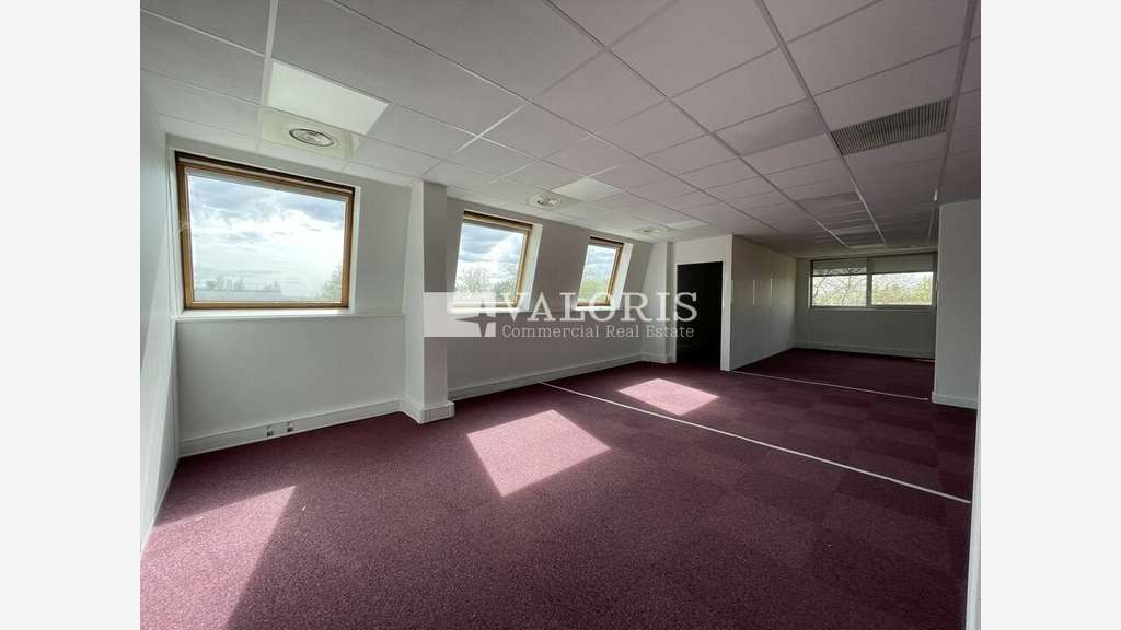 Bureaux divisibles de 500m² à louer à Bron