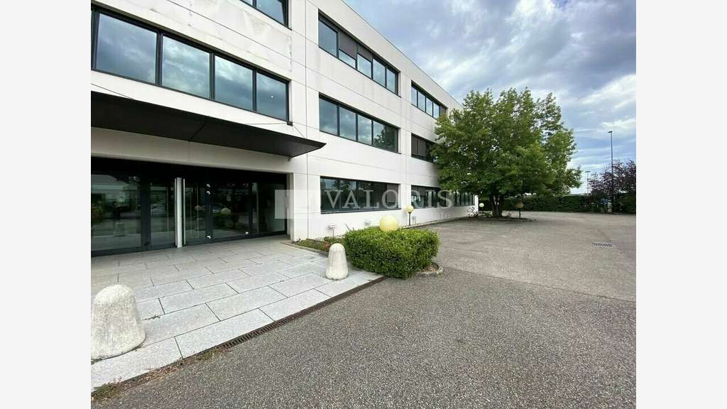 Bureaux de 163m² à louer à Bron prox A43