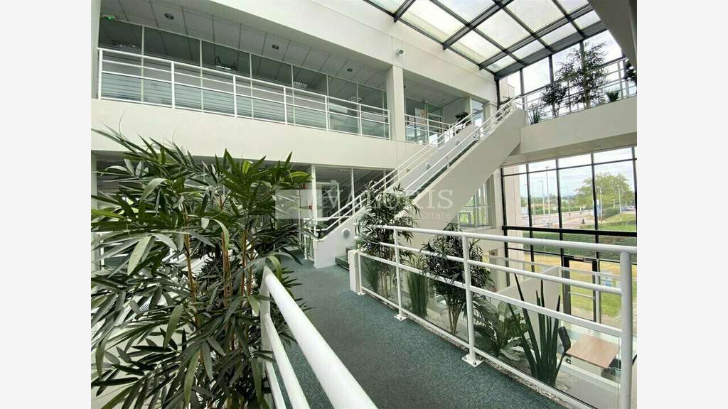 Bureaux de 163m² à louer à Bron prox A43