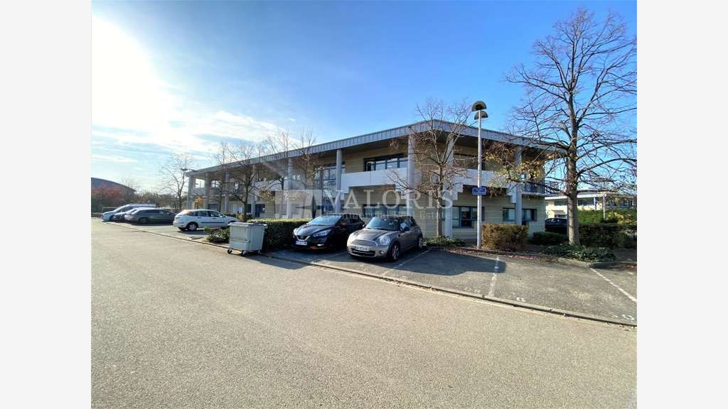 Bureaux 153m² rénové à louer Bron Acti-Village