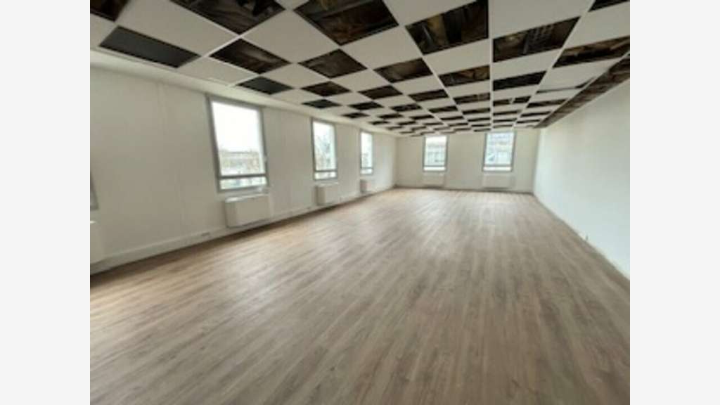 Bureaux 229m² divisibles à louer à Bron 