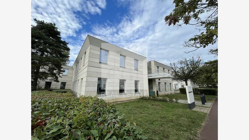 Bureaux 229m² divisibles à louer à Bron 