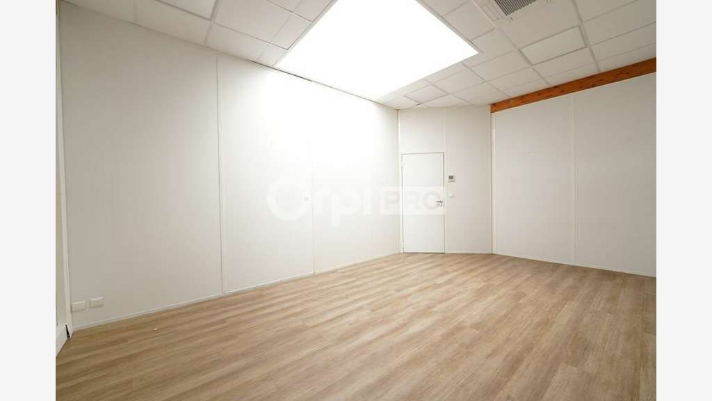Bureaux de 284m² à louer à Bron