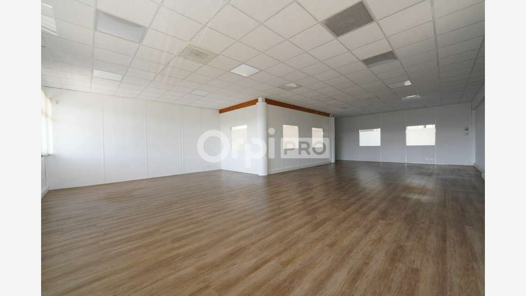 Bureaux de 284m² à louer à Bron