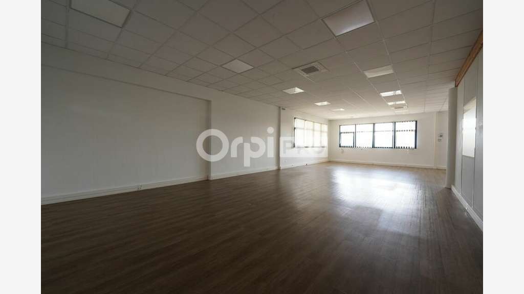 Bureaux de 284m² à louer à Bron