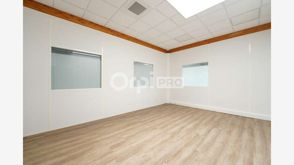 Bureaux de 284m² à louer à Bron
