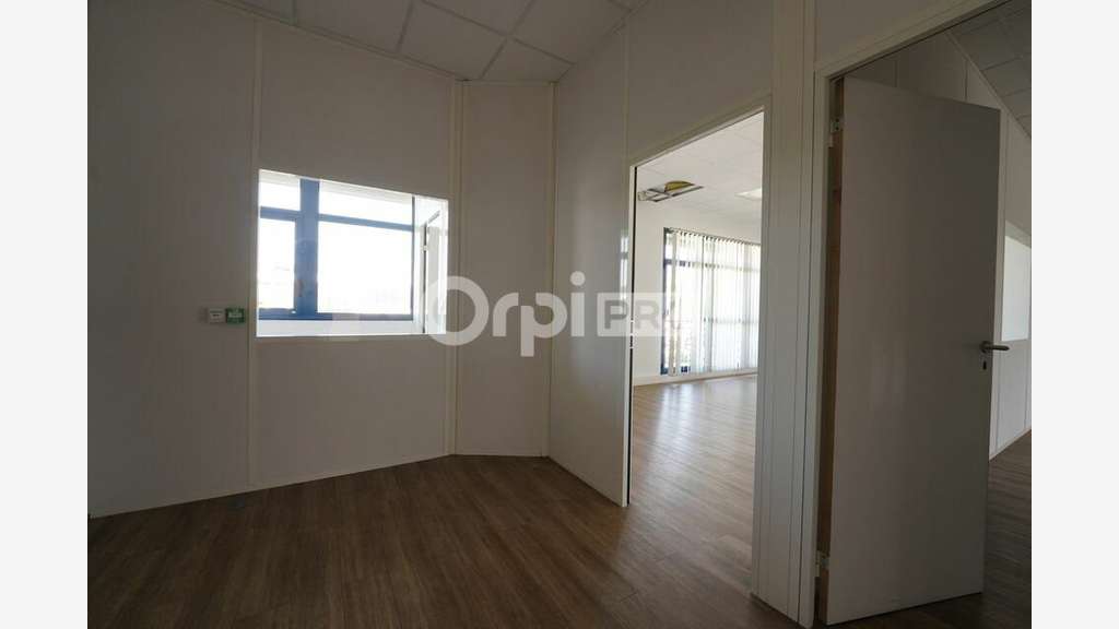 Bureaux de 284m² à louer à Bron