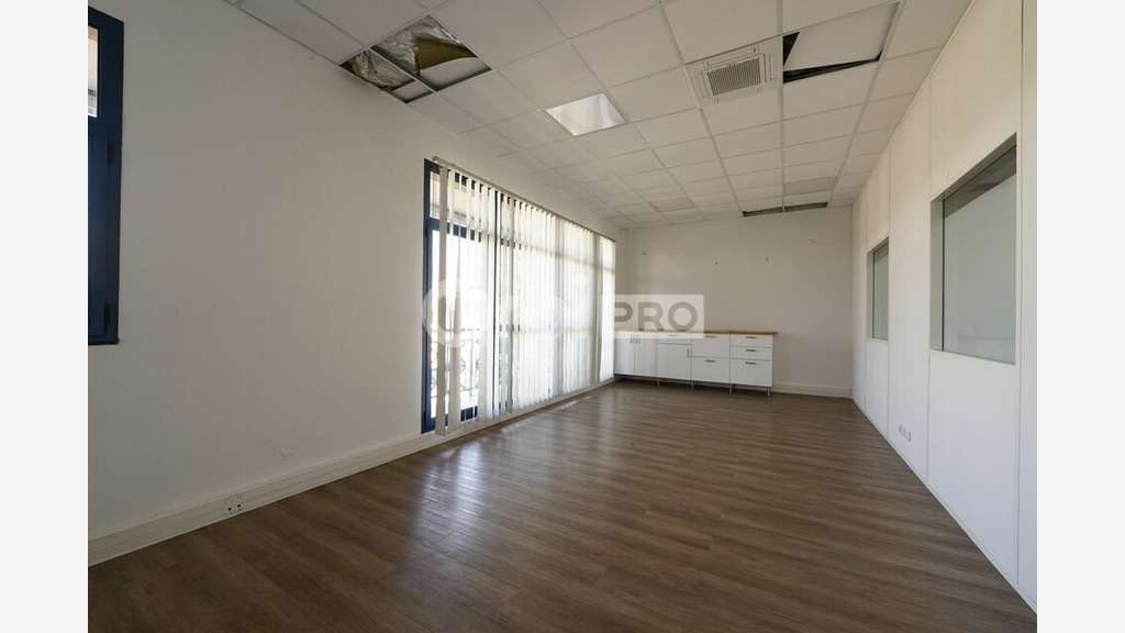 Bureaux de 284m² à louer à Bron