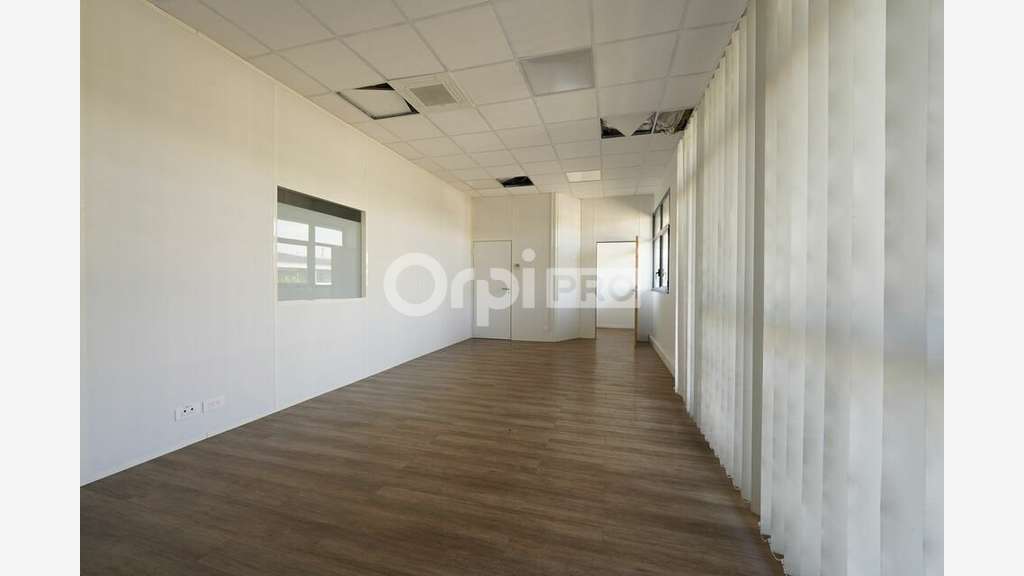 Bureaux de 284m² à louer à Bron