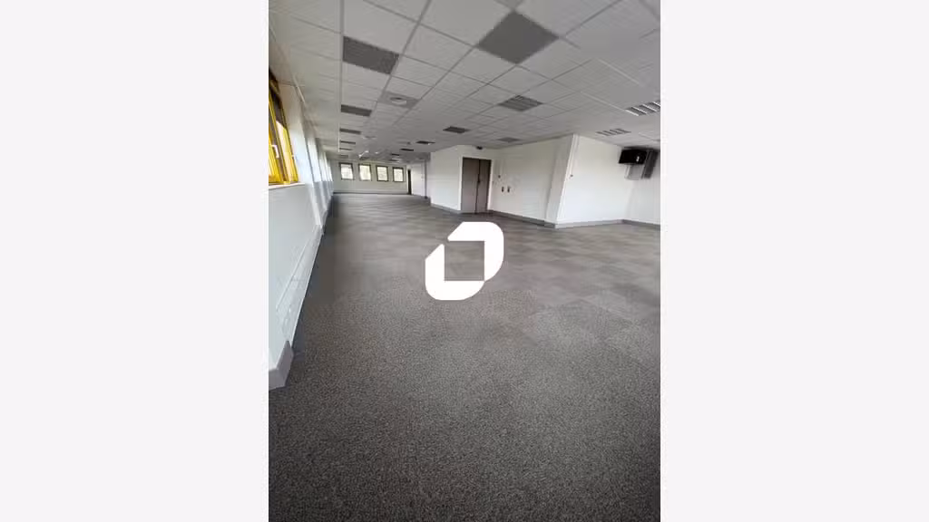 A louer bureaux 118m² à Bron za Saint Exupéry