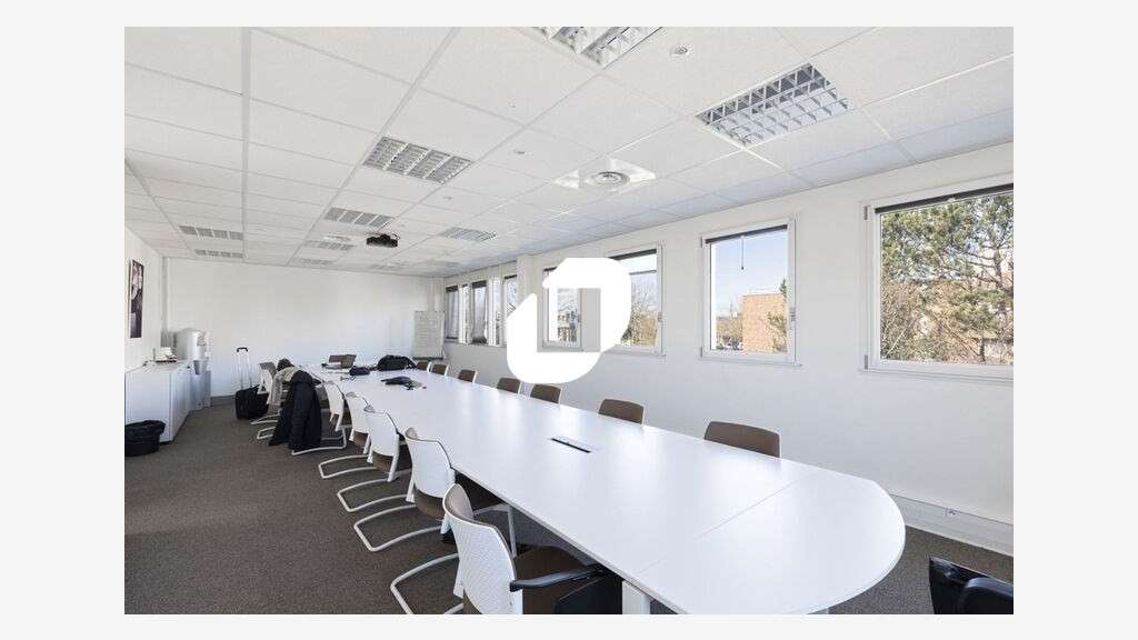 A louer bureaux 118m² à Bron za Saint Exupéry