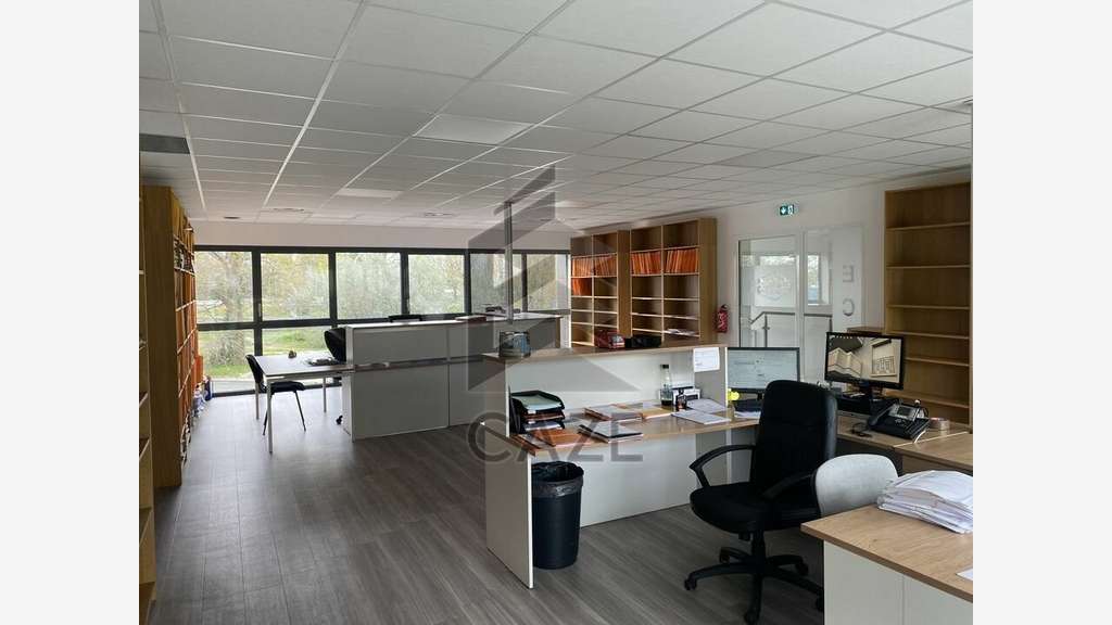 Bureaux 250m² R+1 à louer à Bruges
