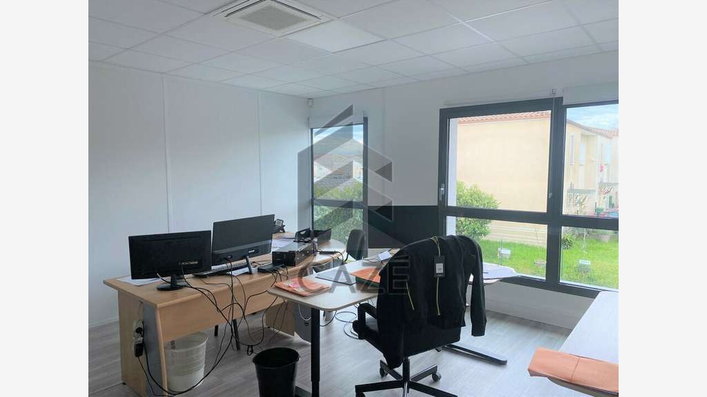 Bureaux 250m² R+1 à louer à Bruges