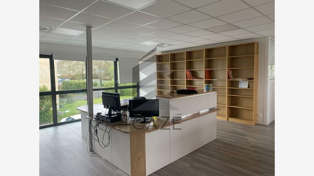 Bureaux 250m² R+1 à louer à Bruges