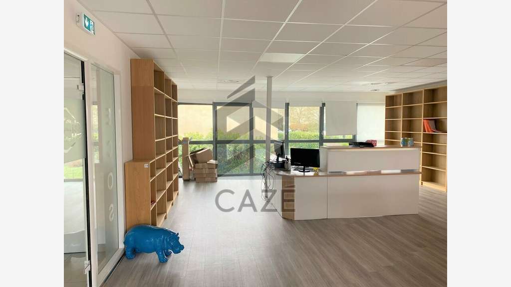 Bureaux 250m² R+1 à louer à Bruges
