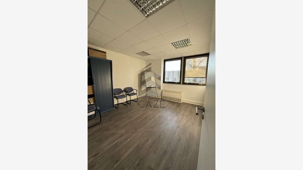 Bureaux 140m² R+1 à louer prêt à l'usage à Bruges