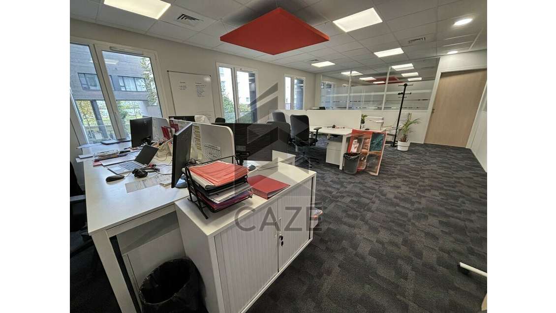 Bureaux aménagés 147m² à louer à Bruges