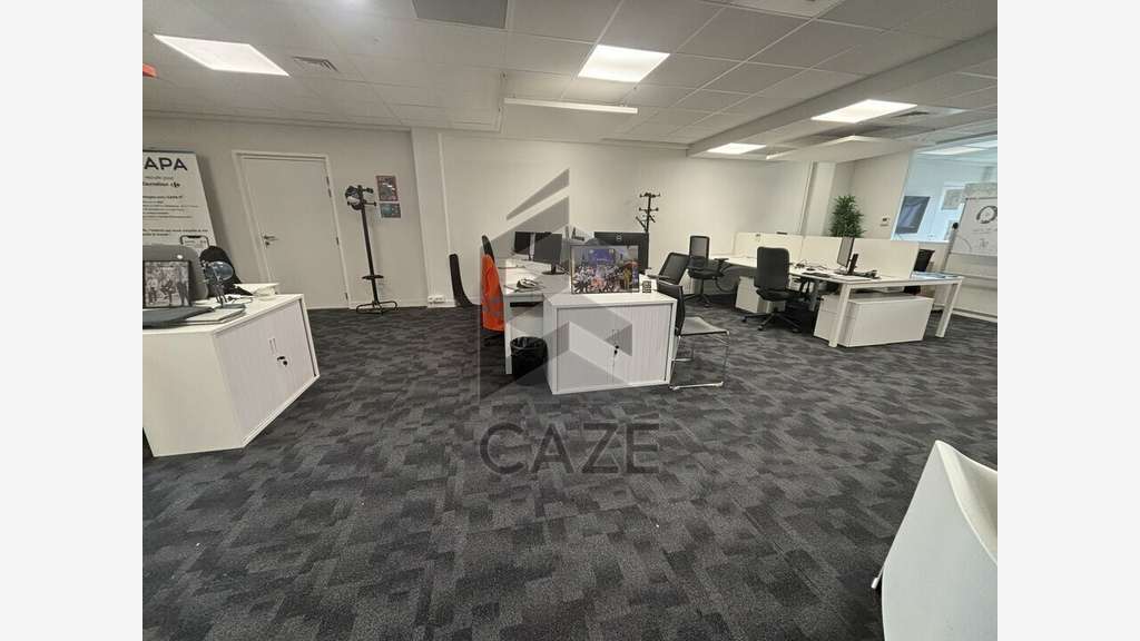 Bureaux aménagés 147m² à louer à Bruges
