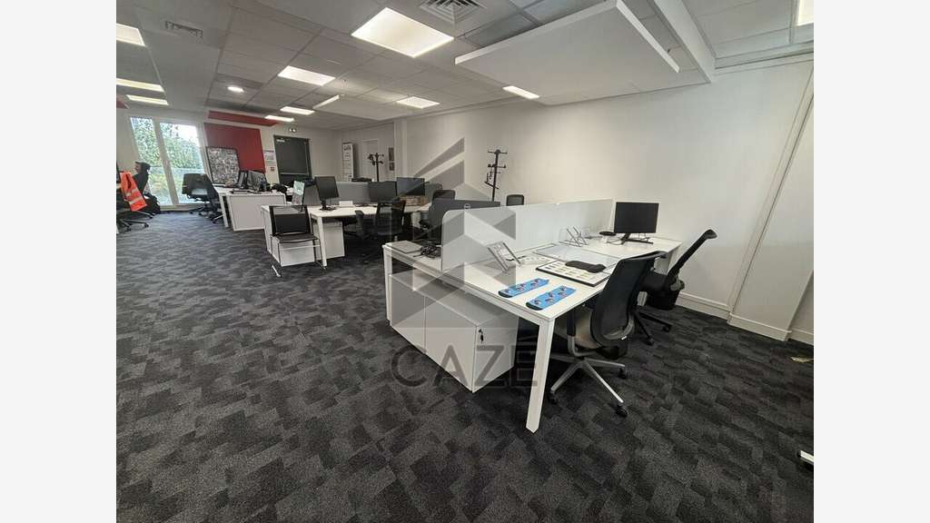 Bureaux aménagés 147m² à louer à Bruges