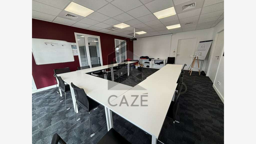 Bureaux aménagés 147m² à louer à Bruges