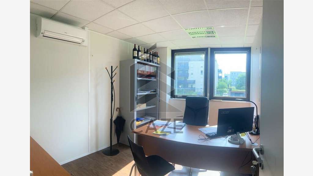 Bureaux 175m² RDC à louer à Bruges Les Aubiers