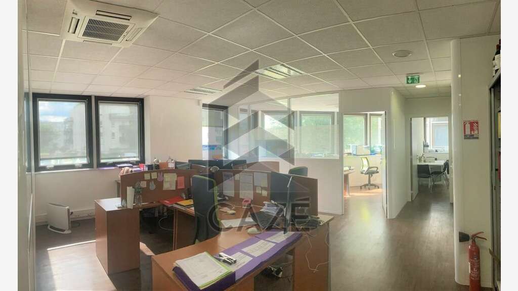 Bureaux 175m² RDC à louer à Bruges Les Aubiers