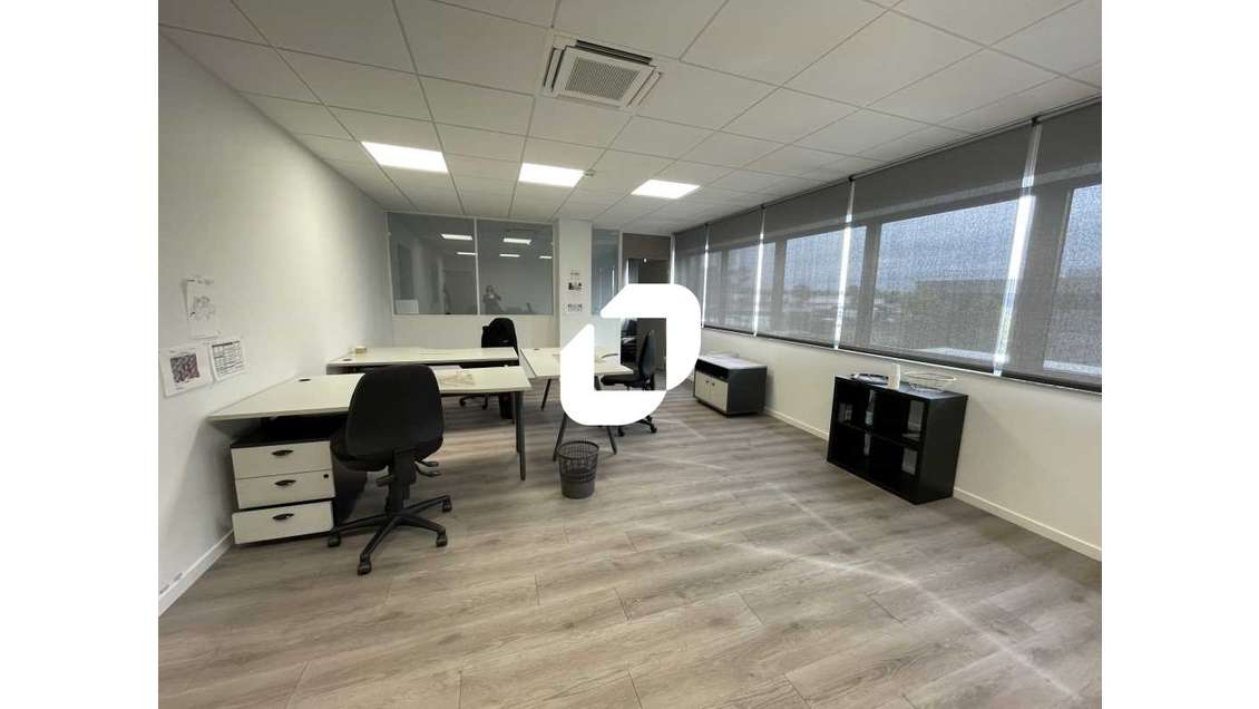 A louer Bureaux 74m² Bruges