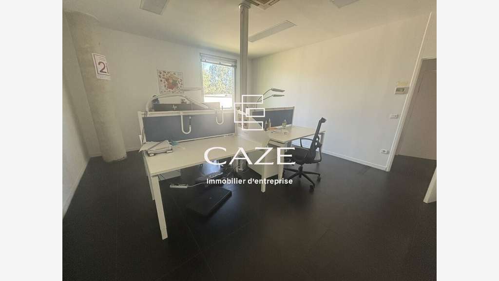 Bureaux aménagés de 484m² à louer à Bruges