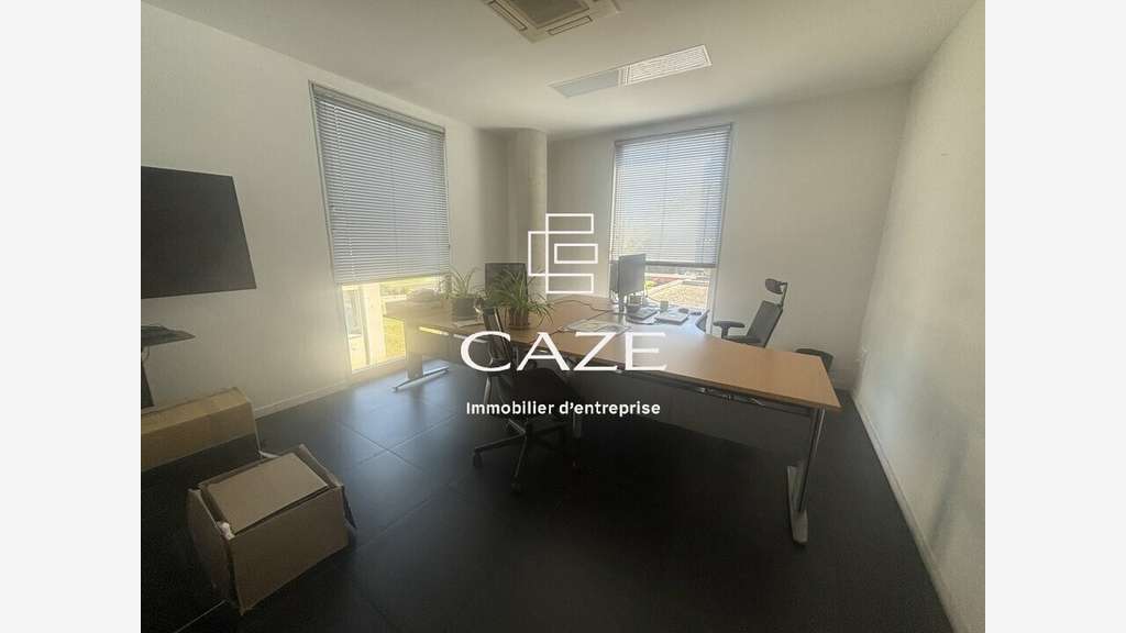 Bureaux aménagés de 484m² à louer à Bruges