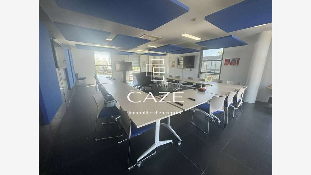 Bureaux aménagés de 484m² à louer à Bruges