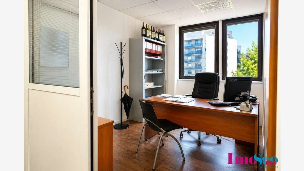 Bureaux 178m² R+1 à louer à Bruges
