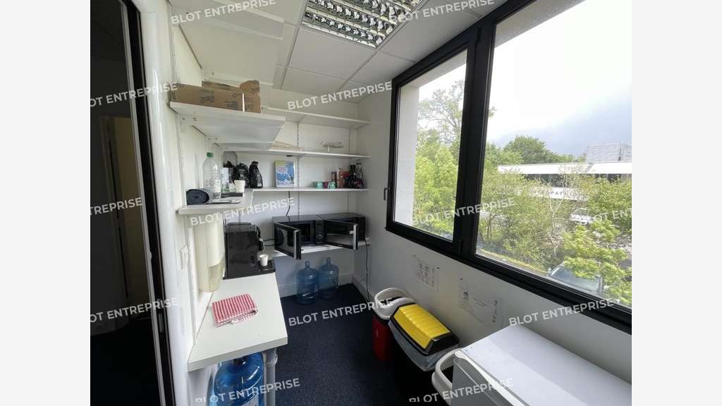 A louer bureaux rénovés 200m² à Bruz