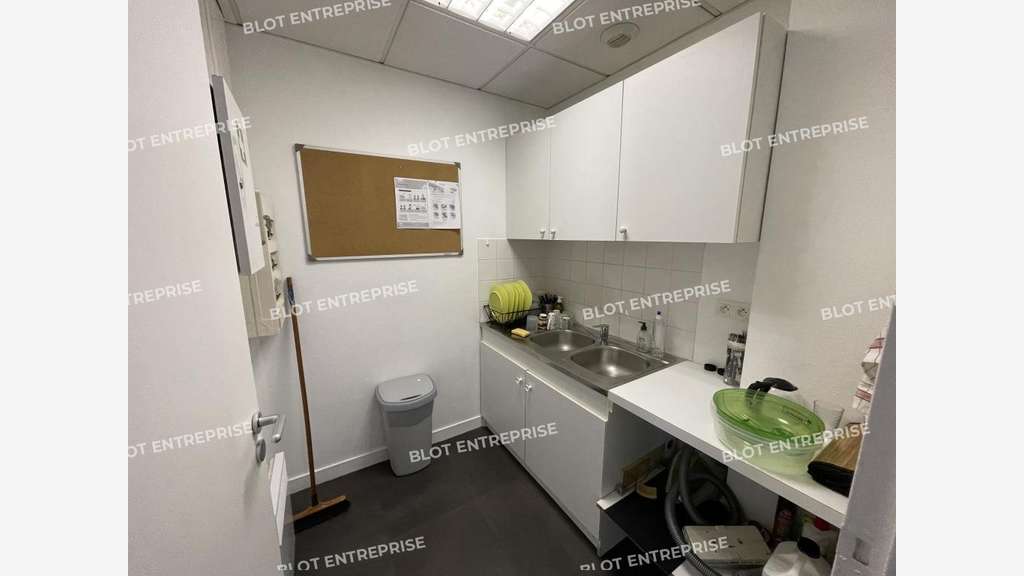 A louer bureaux rénovés 200m² à Bruz