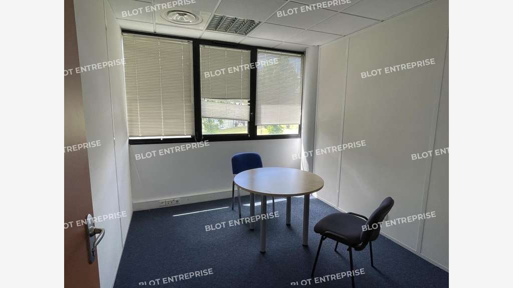 A louer bureaux rénovés 200m² à Bruz