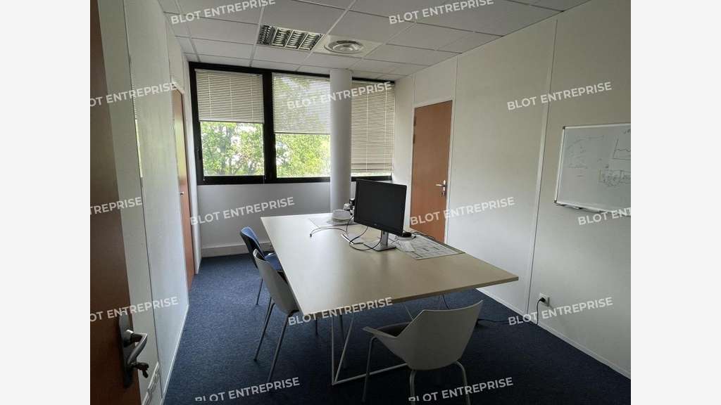 A louer bureaux rénovés 200m² à Bruz