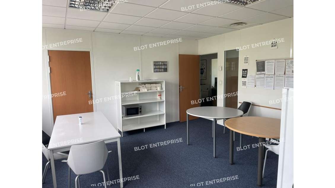 A louer bureaux rénovés 200m² à Bruz