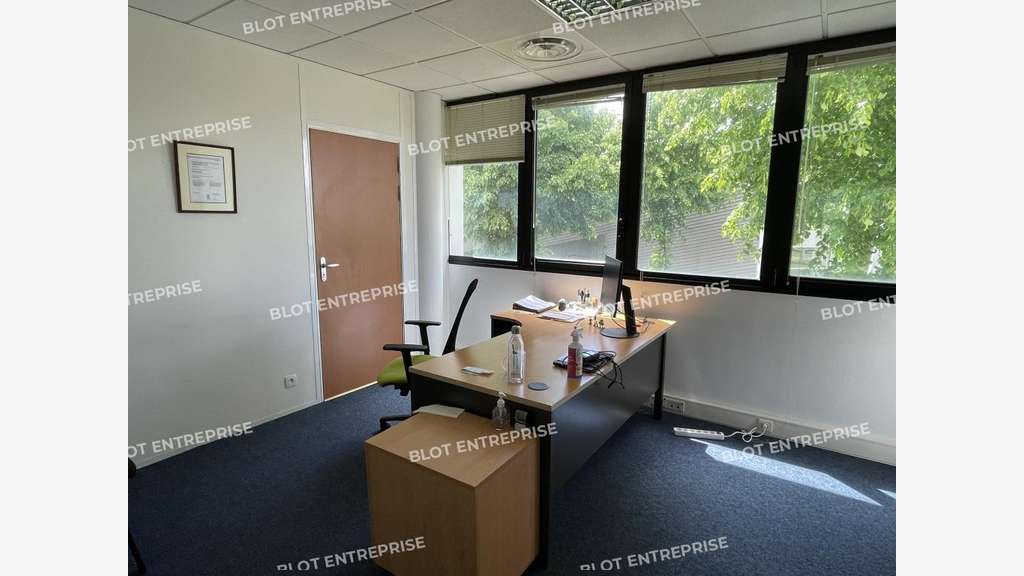 A louer bureaux rénovés 200m² à Bruz