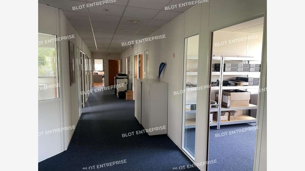 A louer bureaux rénovés 200m² à Bruz