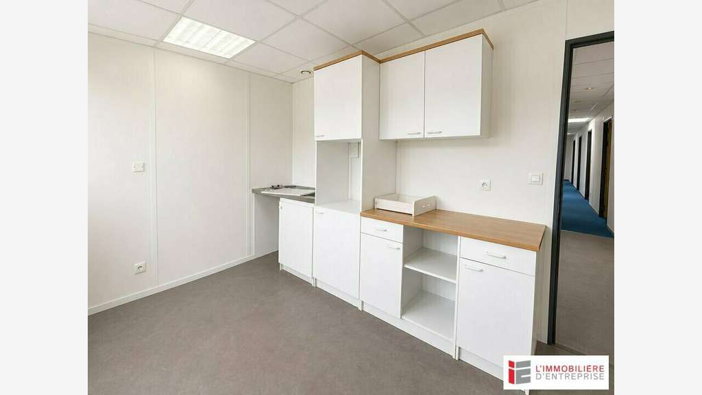 A louer bureaux 393m² R+1 Bruz accès rapide Rennes
