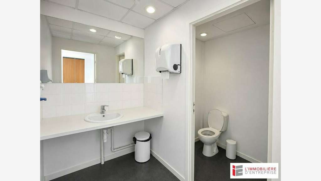 A louer bureaux 393m² R+1 Bruz accès rapide Rennes